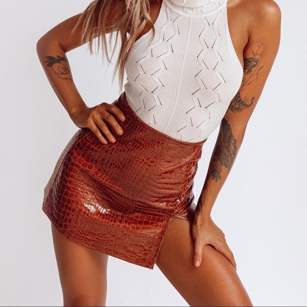MOTEL (Princess Polly) wren brown croc mini skirt SIZE XXS